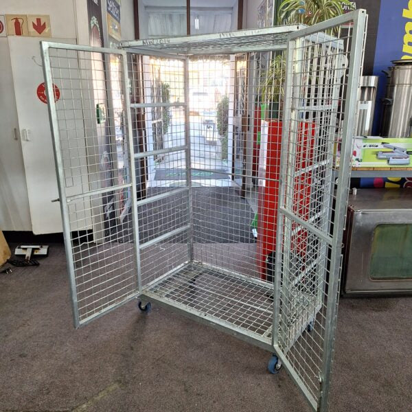 Stock Cage – Lockable-Secondhand